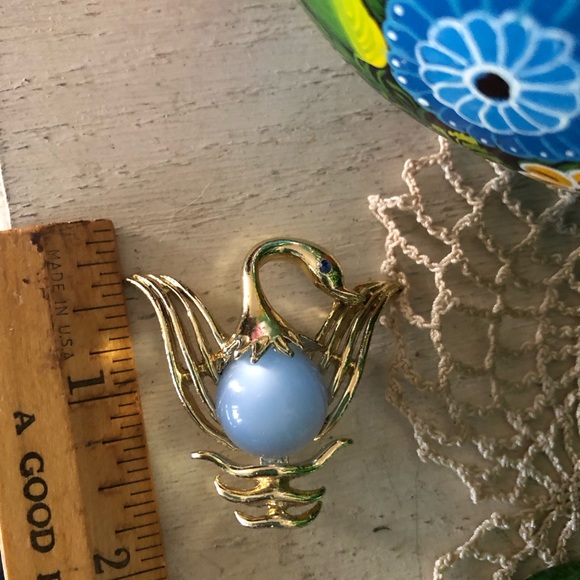 Vintage Swan Jelly Belly Pin - Picture 6 of 6